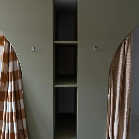 La Maison Leon بيت شباب بيسكاروس