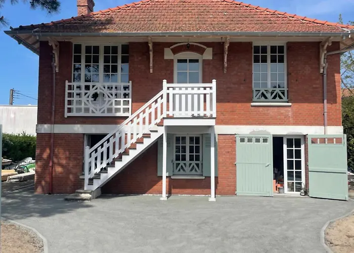 La Maison Leon Хостел *