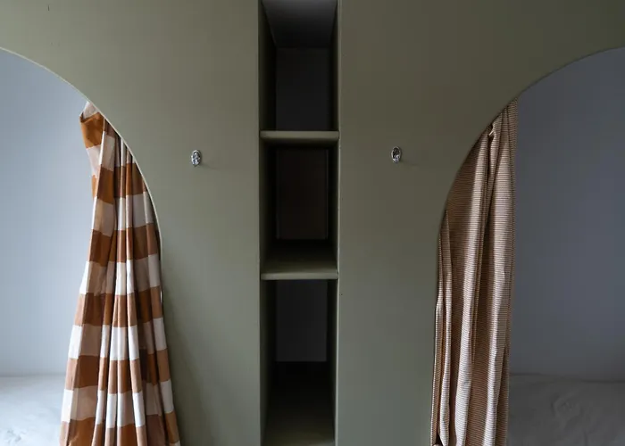 La Maison Leon بيت شباب بيسكاروس